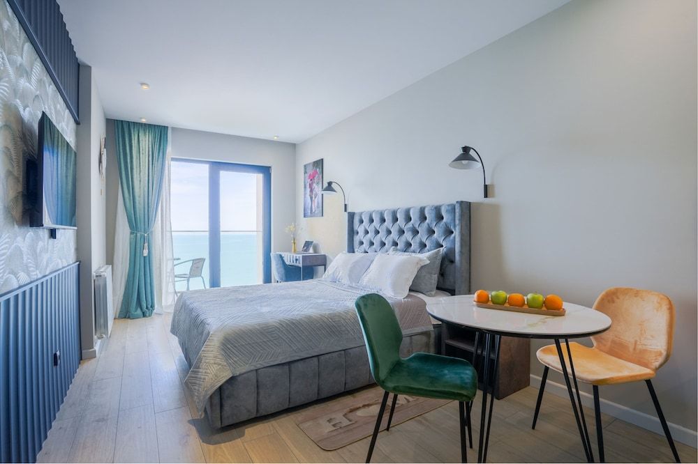 Next White RightApart Luxury Studio Suite 4