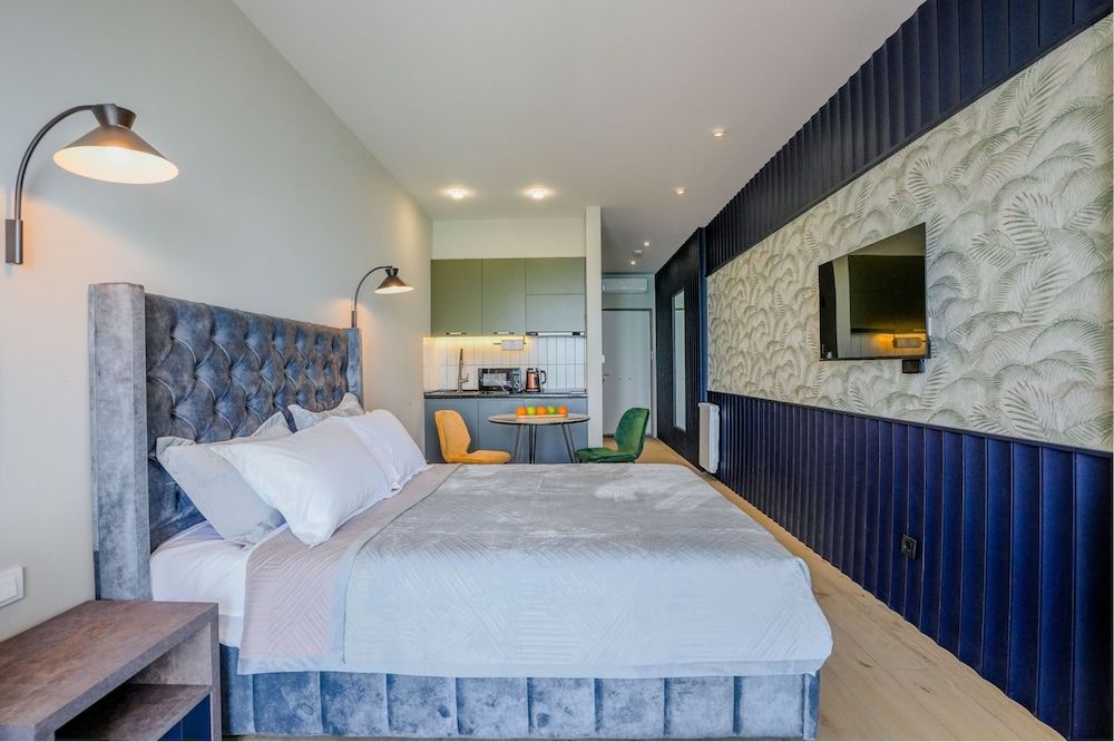 Next White RightApart Luxury Studio Suite 5