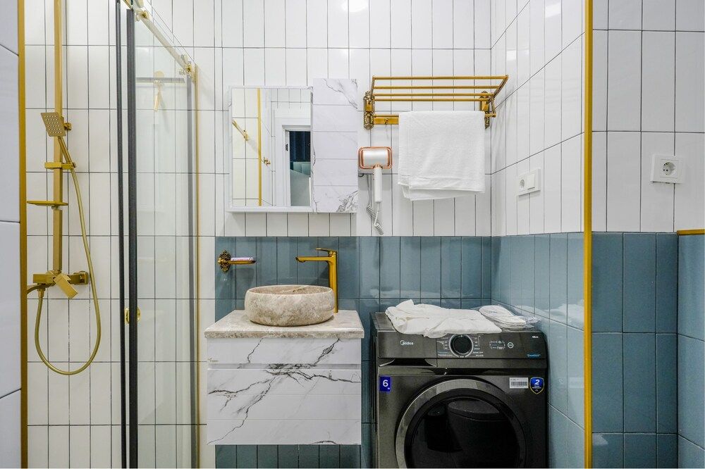 Next White RightApart Luxury Studio Suite 8