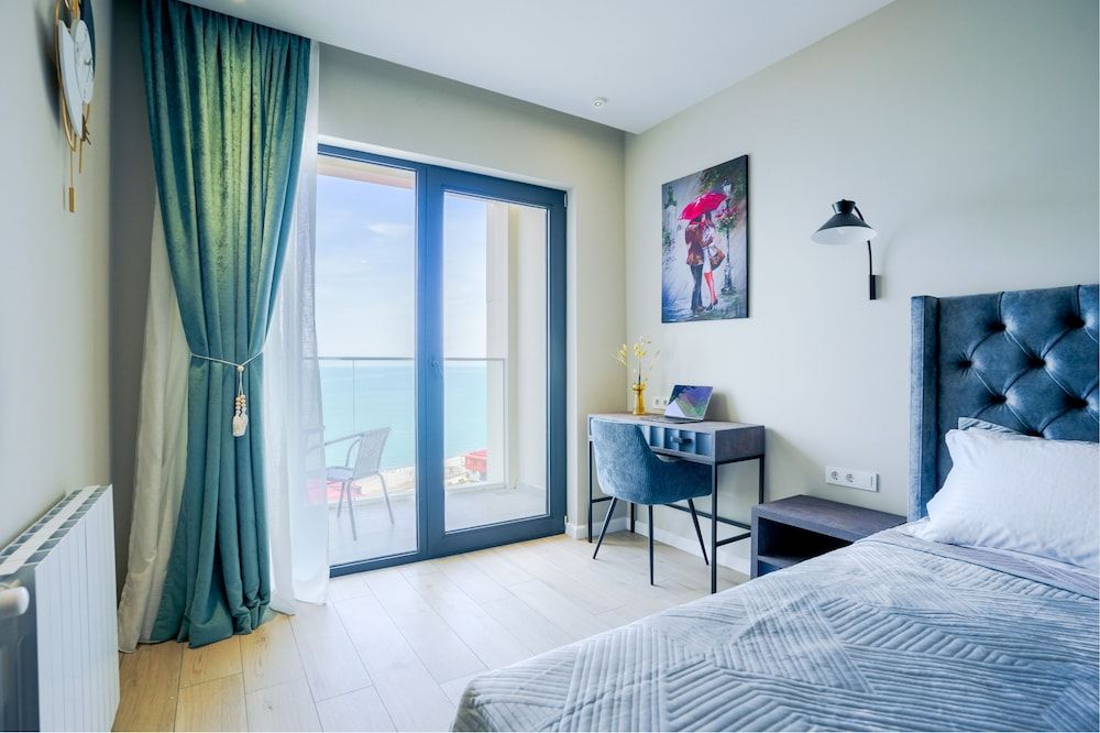 Next White RightApart Luxury Studio Suite 3