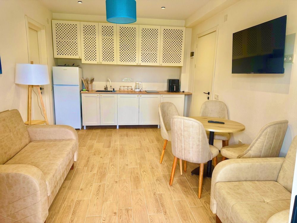 Terrace Kaprovan Classic Apartment, 1 Double Bed with Sofa bed, Beach View 3