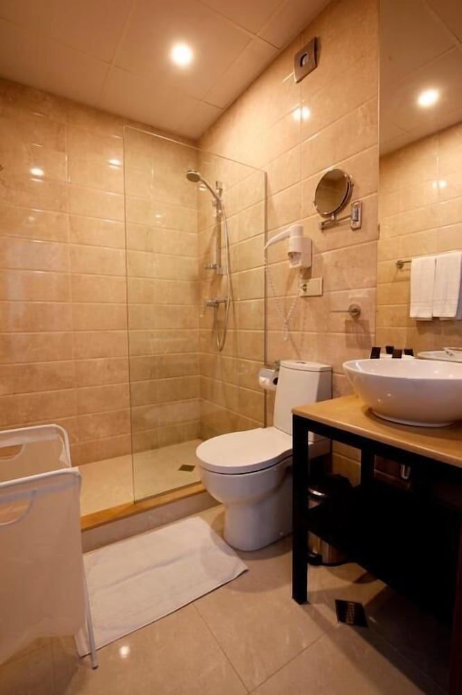 Cruise Hotel Family Suite, Balcony, River View 3