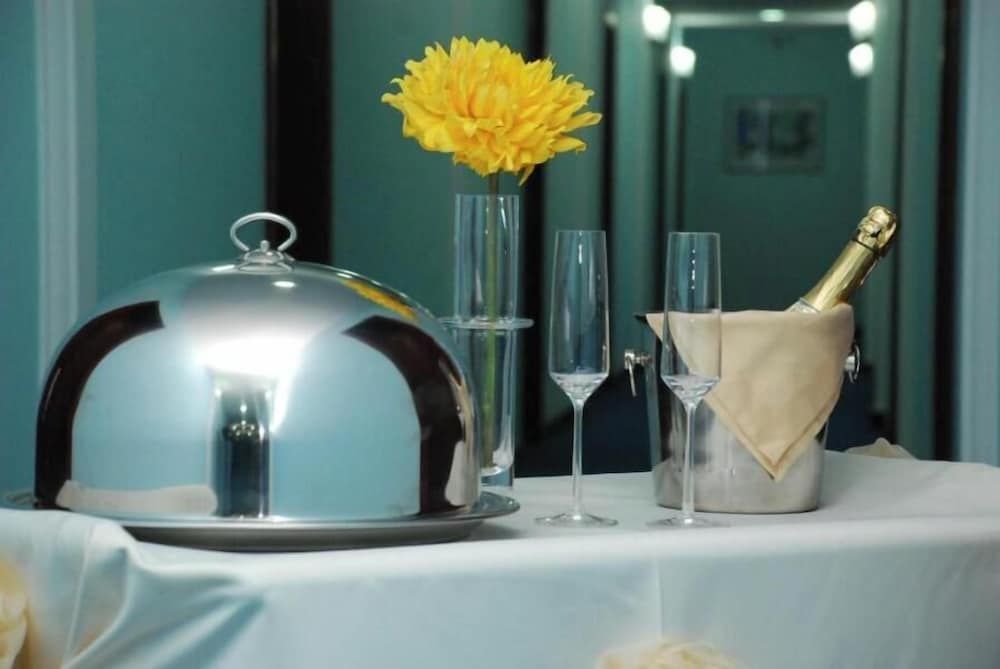 Room Service - Dining