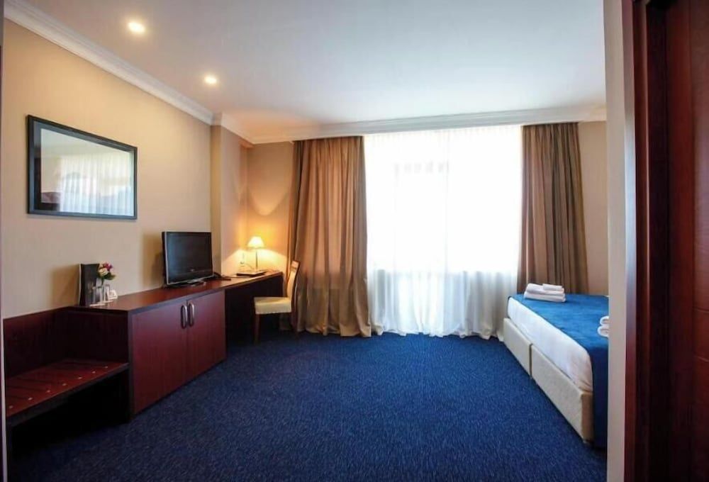 Cruise Hotel Standard Double or Twin Room, Balcony, River View 2