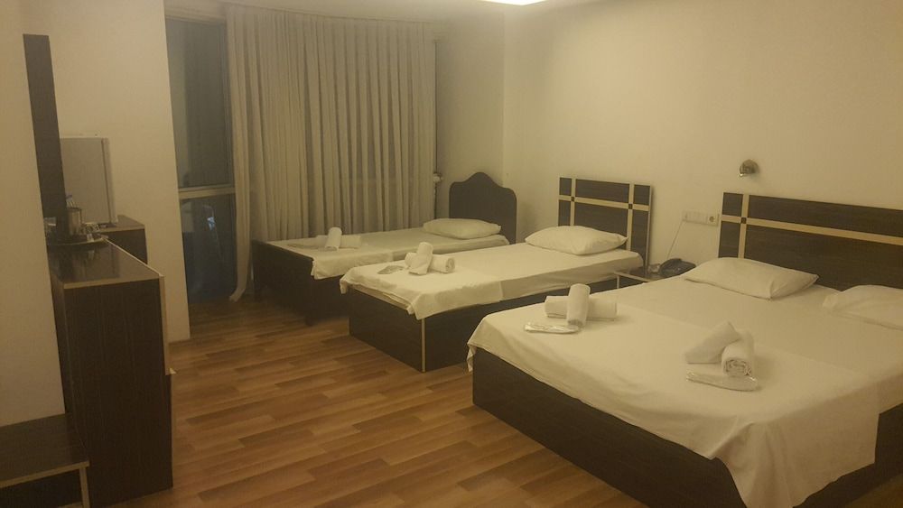 Golden Fish Standard Twin Room 2