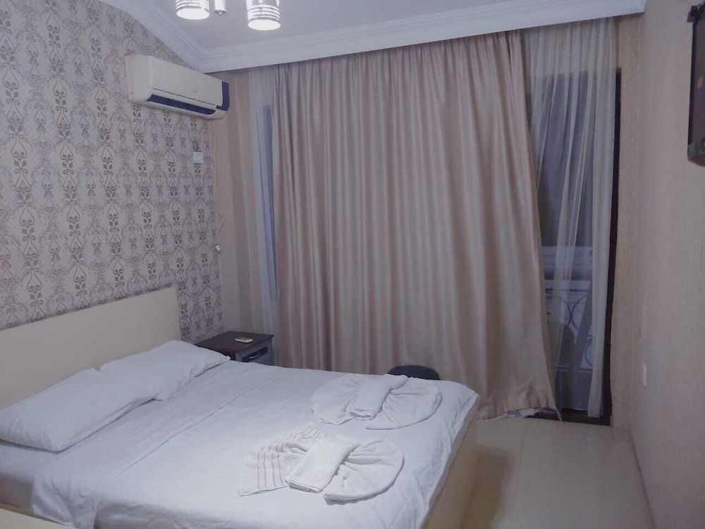 Golden Fish Economy Room 2