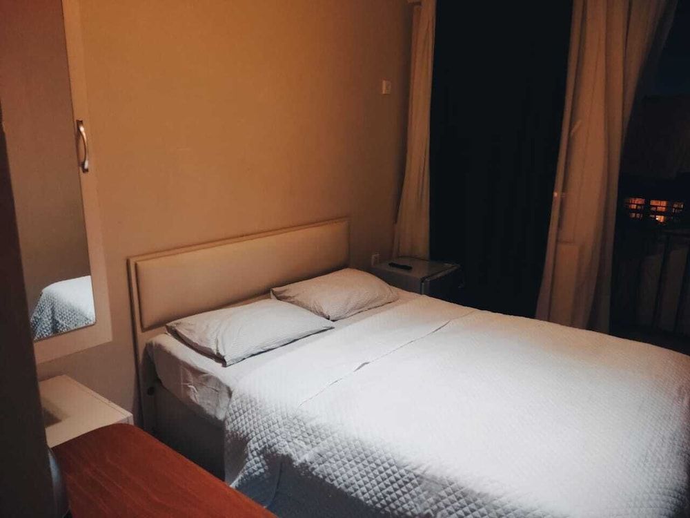 Golden Fish Economy Room 3