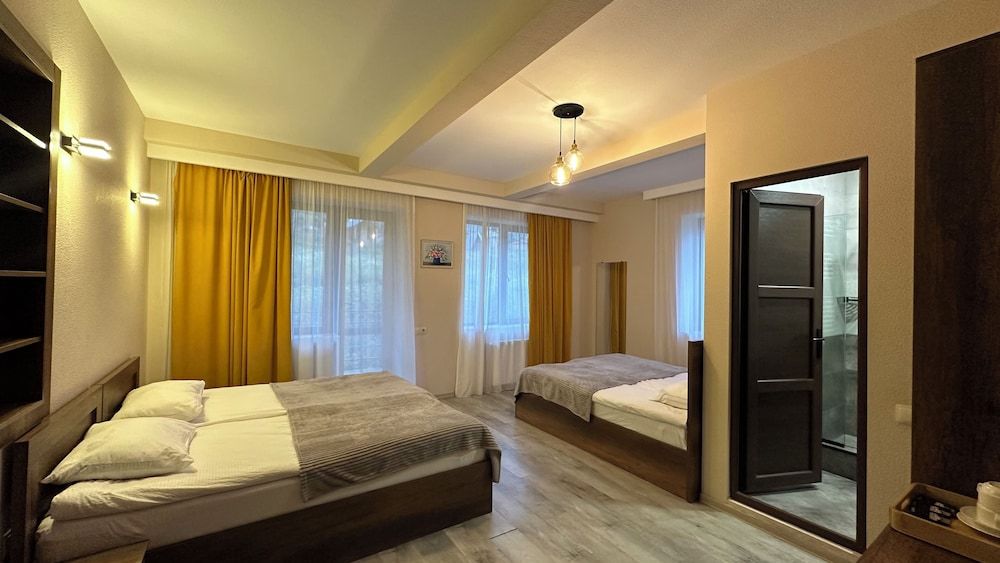 Hotel Axien Kazbegi Classic Quadruple Room 4
