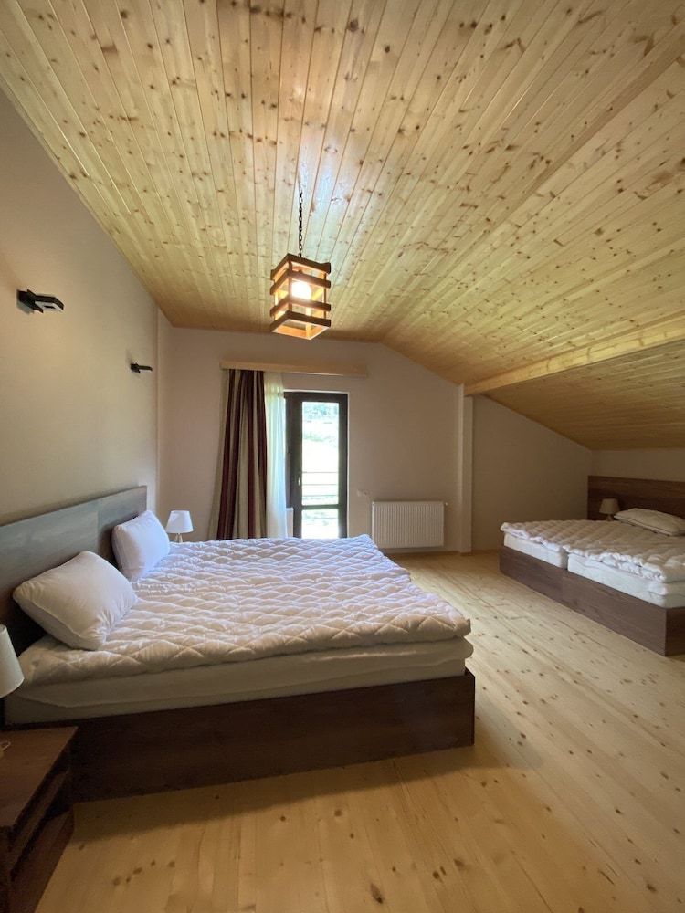 Hotel Axien Kazbegi Classic Quadruple Room 2