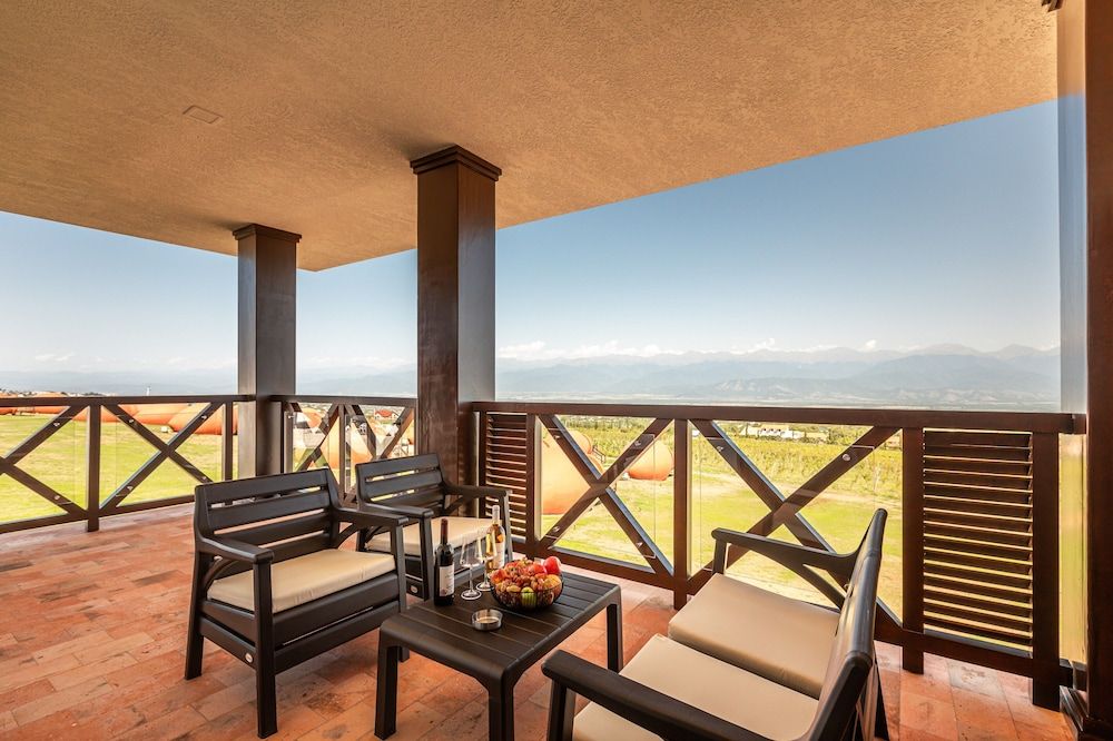 Hotel Qvevrebi Double or Twin Room, Mountain View 7