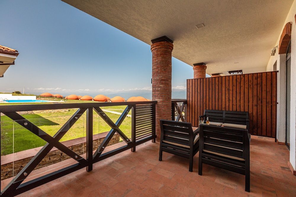 Hotel Qvevrebi Family Suite 2