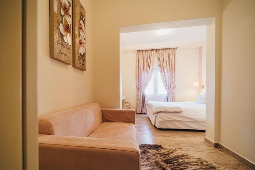 To Spiti tis Sofias Deluxe Double Room Purple 10