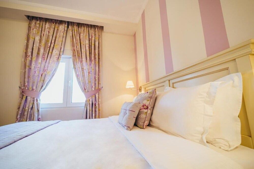 To Spiti tis Sofias Deluxe Double Room Purple 2