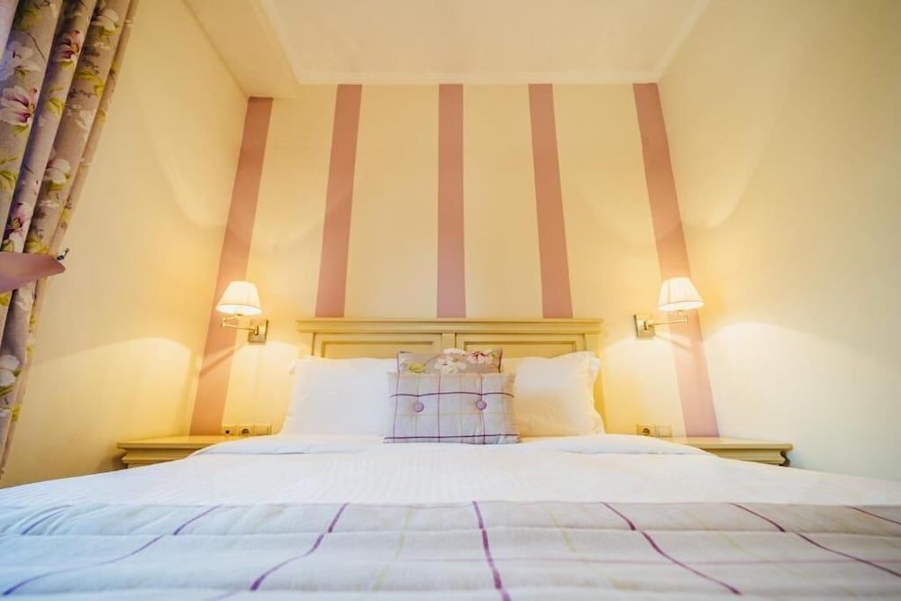 To Spiti tis Sofias Deluxe Double Room Purple 3