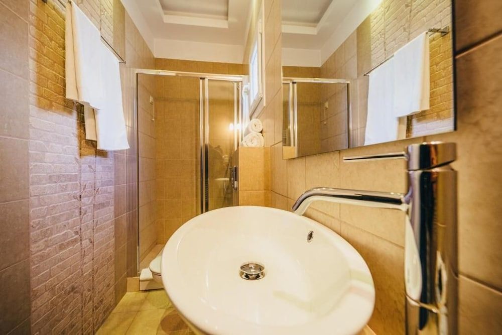 To Spiti tis Sofias Deluxe Double Room Purple 9