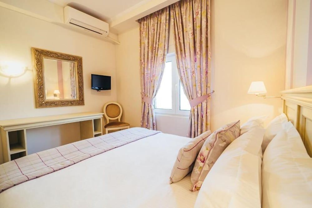 To Spiti tis Sofias Deluxe Double Room Purple 5