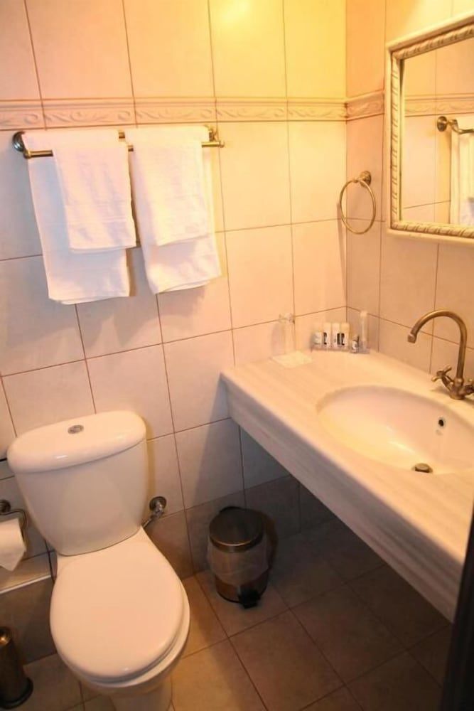 Spon Boutique Hotel Double Room with Harbour View 5