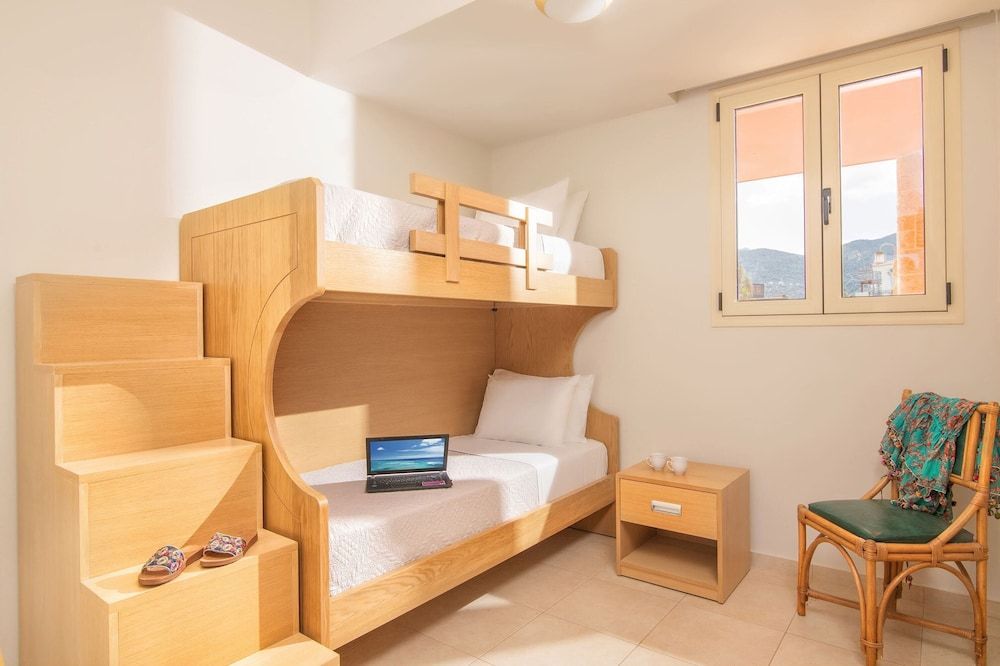 Superior One Bedroom Apartment