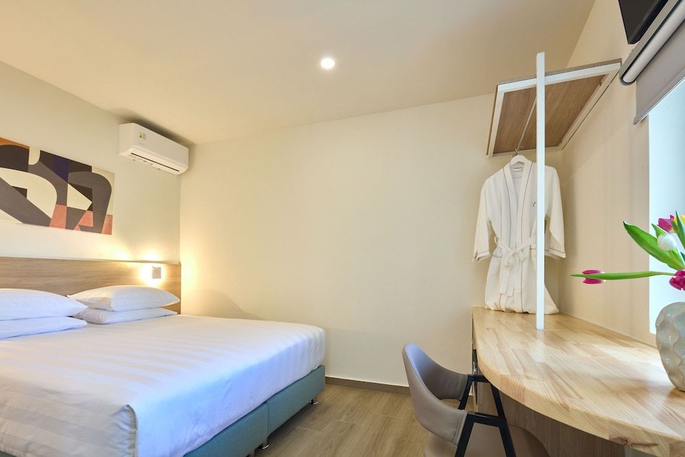 Executive Suite, 1 King Bed with Sofa bed
