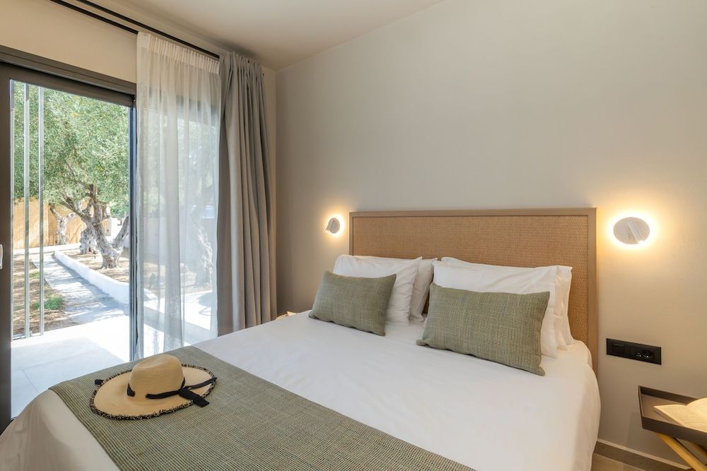 Suite, Garden View