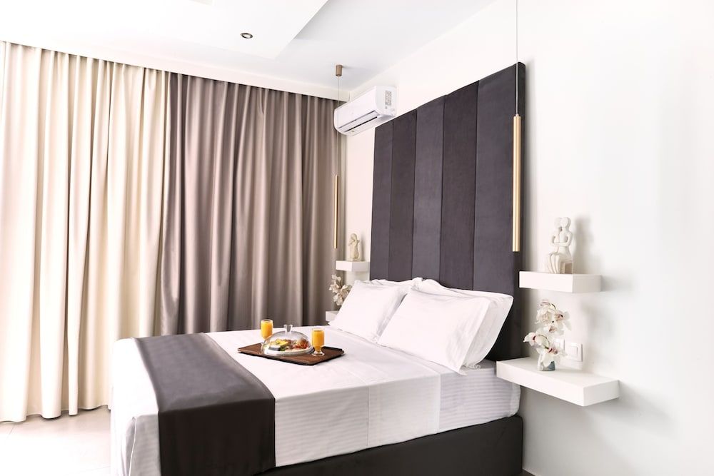 Atlas Suites Standard Double Room 8