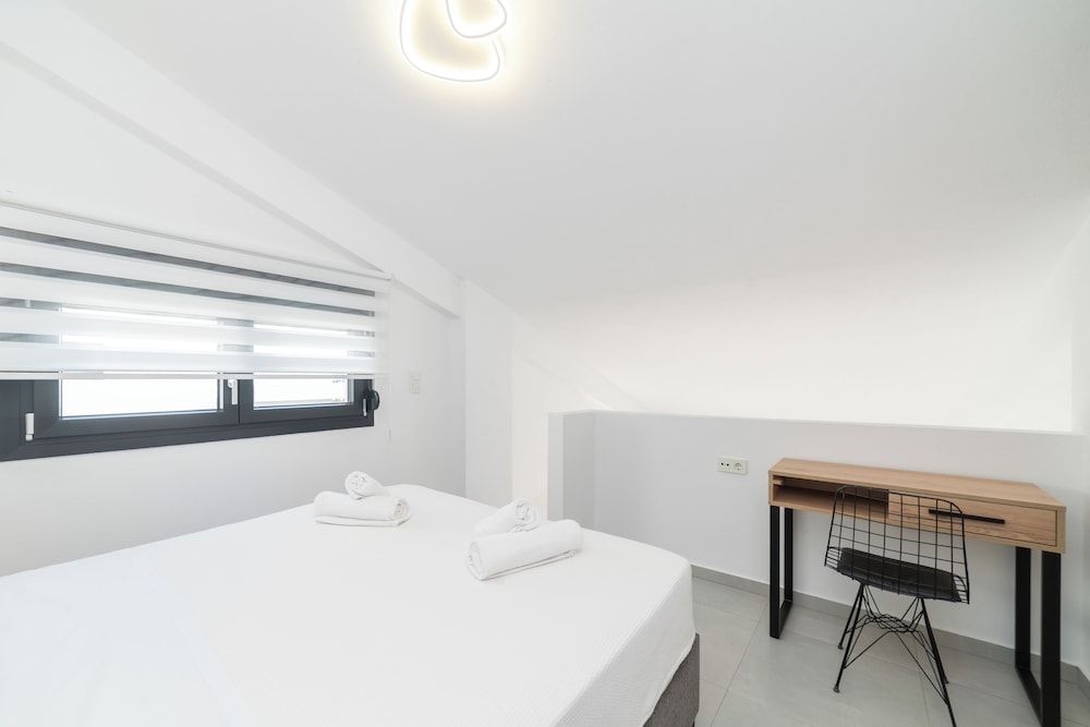 Loft, 2 Bedrooms, Pool Access