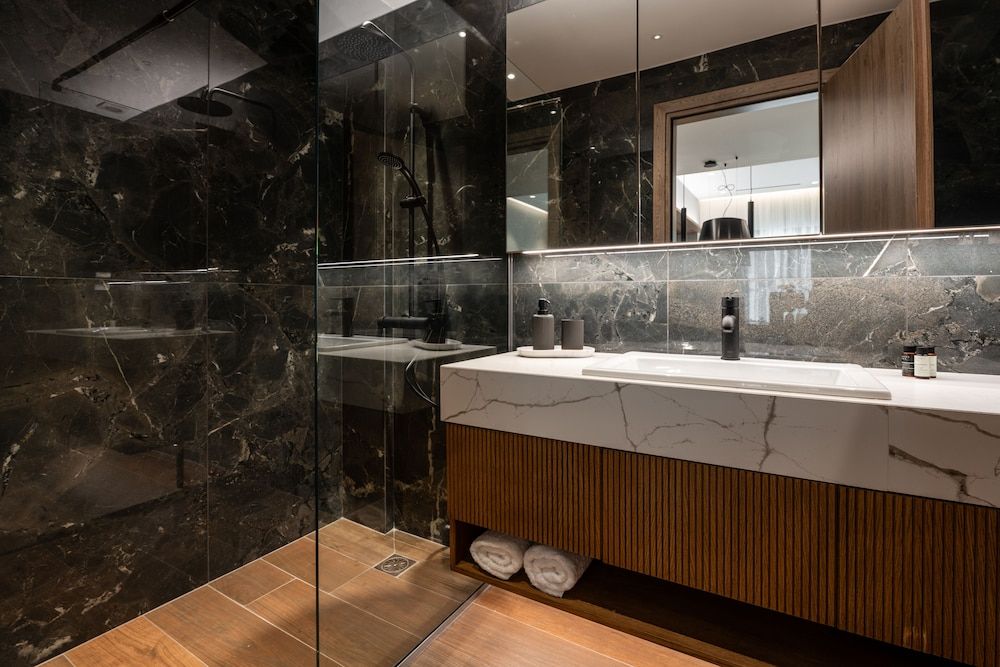 Luxury Suite