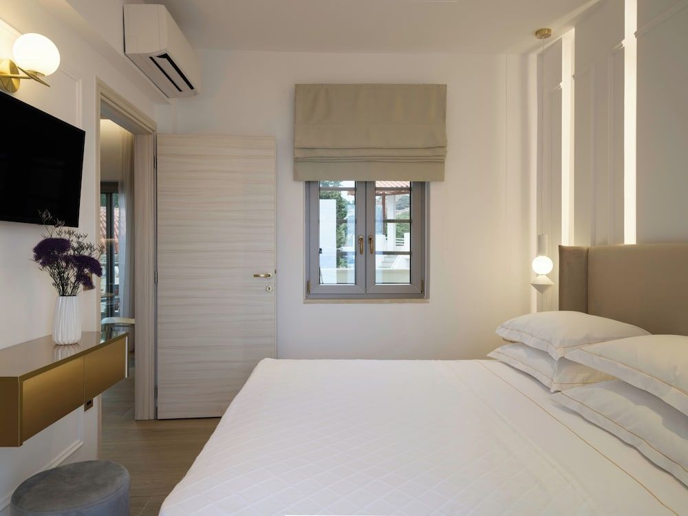 One Bedroom Suite with Sea View