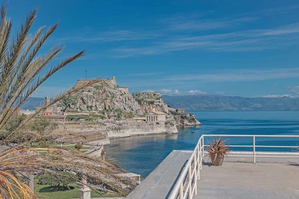 Old Fortress View Roof Top Apartment by Konnect Superior Apartment, Sea View 7