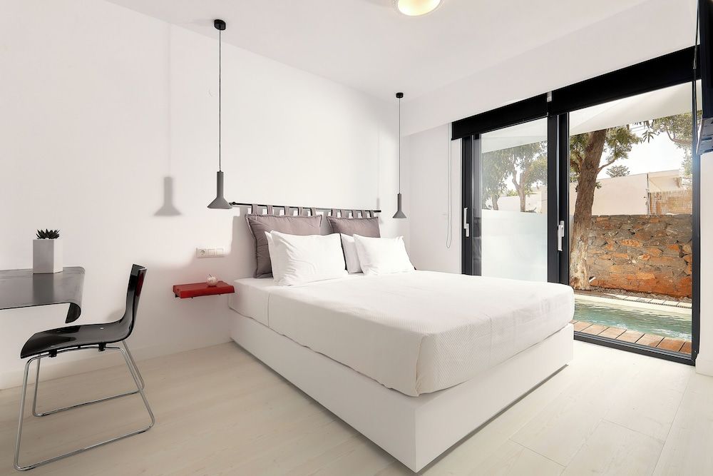 Premium Apartment, Private Pool, Pool View