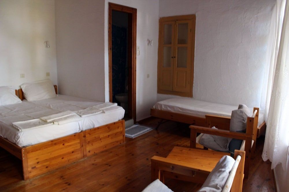 Sotos Pension Triple Room 2