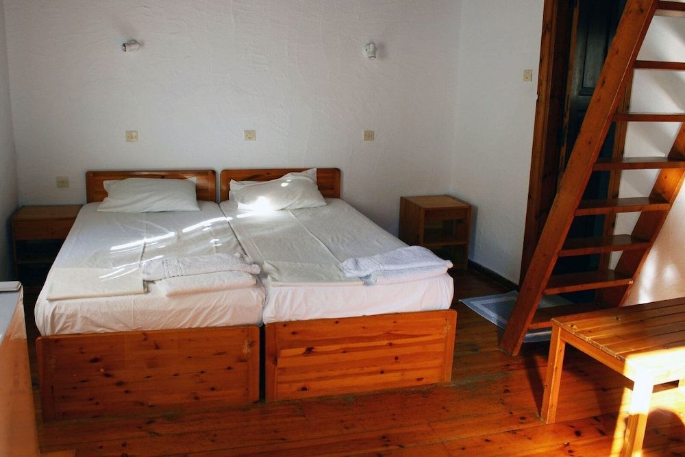 Sotos Pension Quadruple Room 4