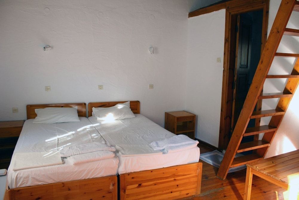 Sotos Pension Quadruple Room 2