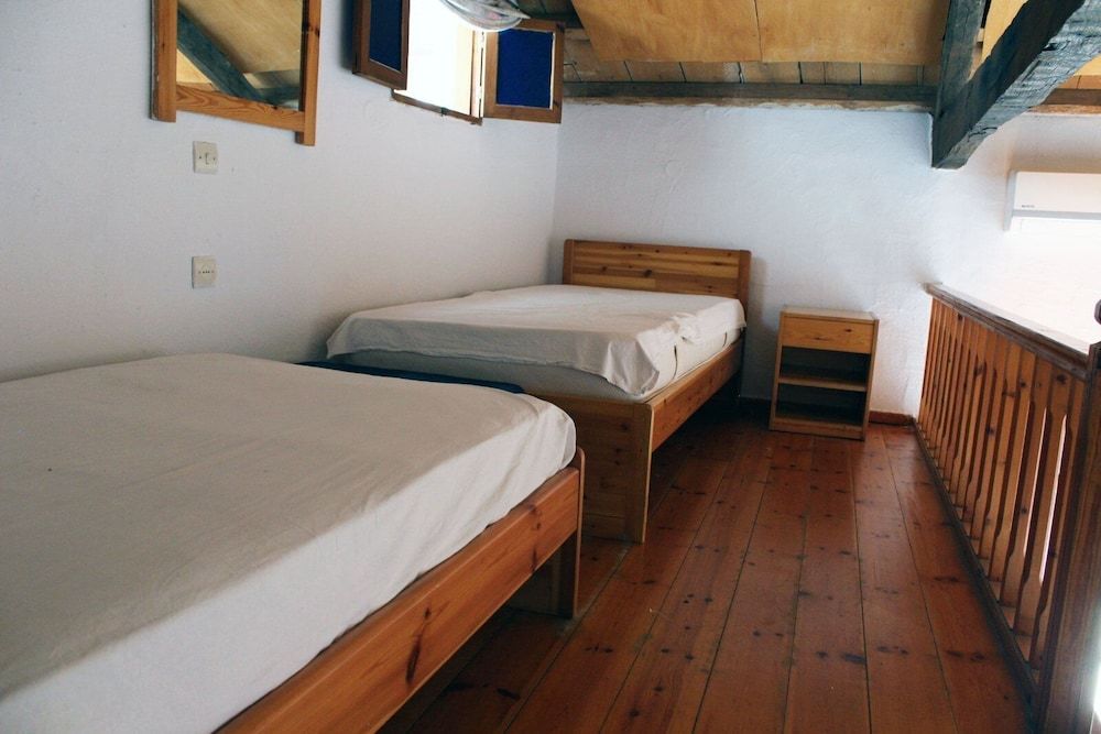 Sotos Pension Quadruple Room 5