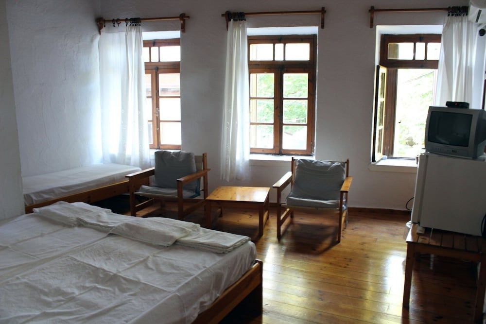 Sotos Pension Triple Room 5