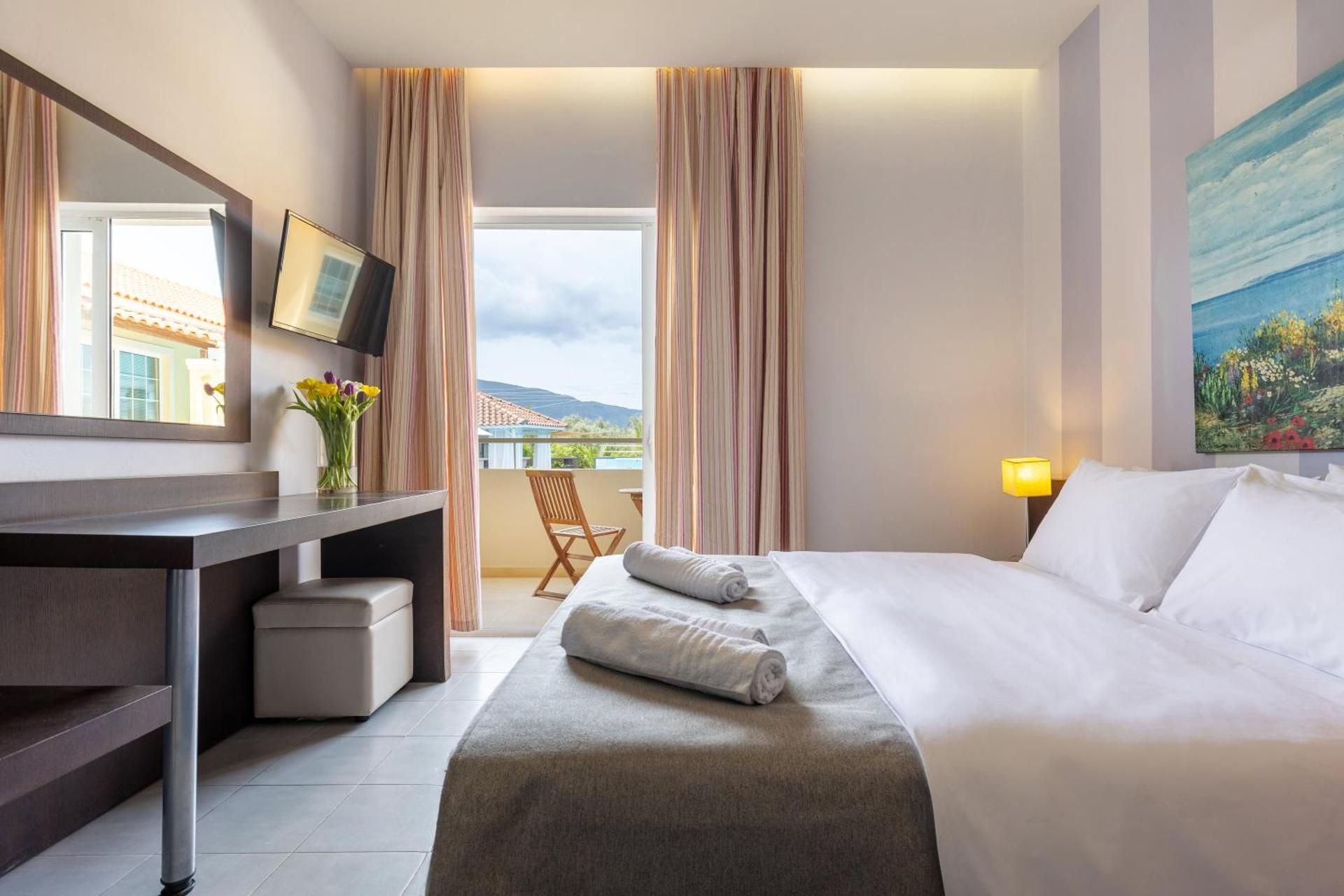 Standard room with pool view