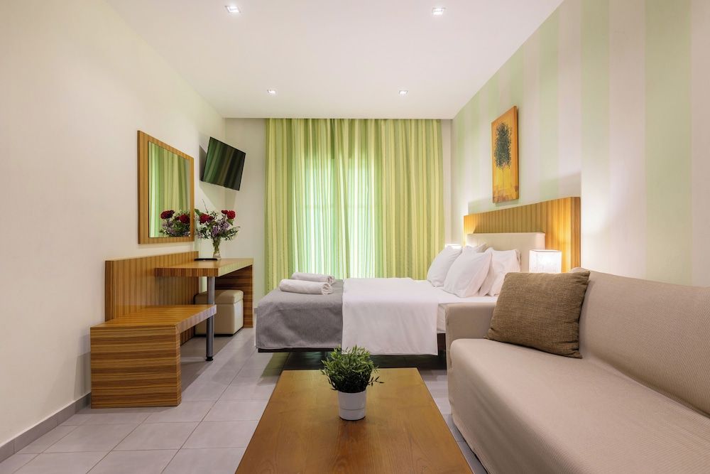 Junior Suite with Garden View