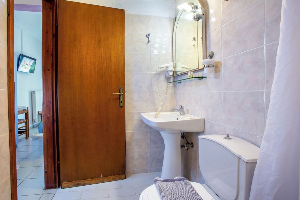 Hotel Melissa Gold Coast Standard Double Room, Garden View 8