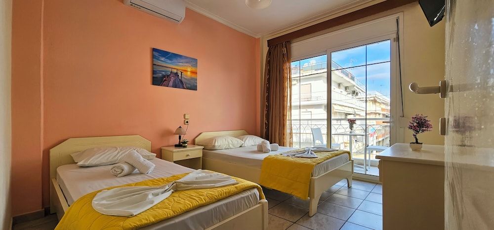 Classic Triple Room, Balcony, City View