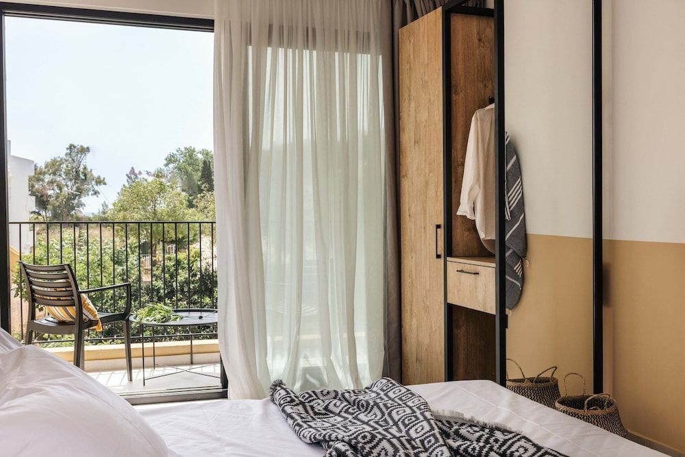 Marea Suites Deluxe Double Room 3