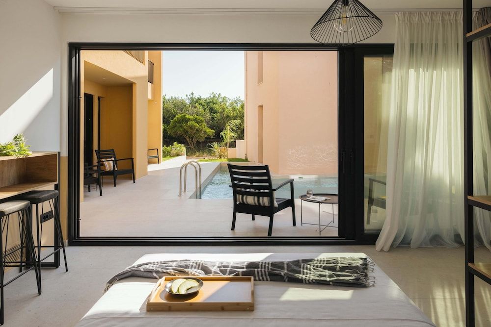 Marea Suites Deluxe Suite 2