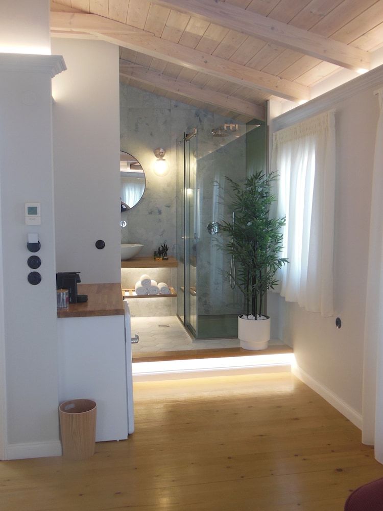 VERANI SUITES Deluxe Suite (Themis) 11