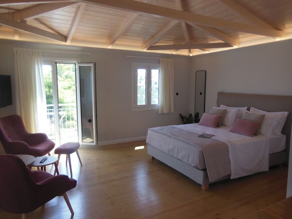 VERANI SUITES Deluxe Suite (Themis) 2