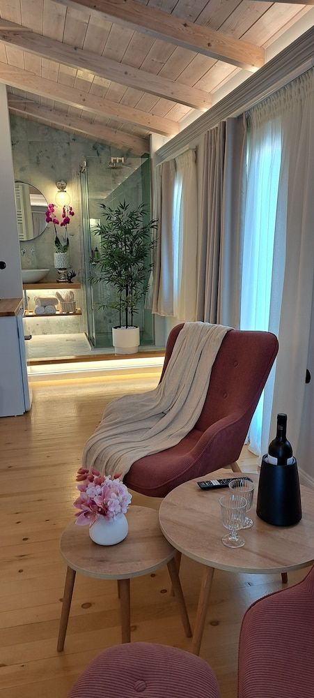 VERANI SUITES Deluxe Suite (Themis) 12