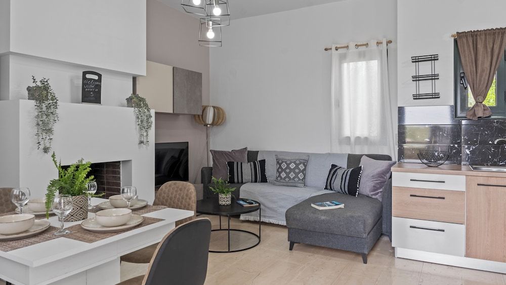 Design Suite, 2 Bedrooms, Balcony, Garden View