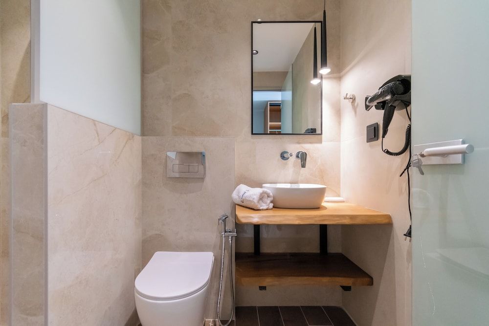 HP Family Suites Junior Room, 1 Queen Bed, Balcony, Partial Sea View 8