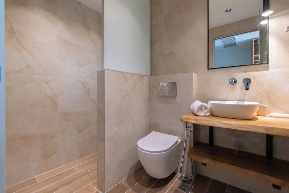 HP Family Suites Junior Room, 1 Queen Bed, Balcony, Partial Sea View 9