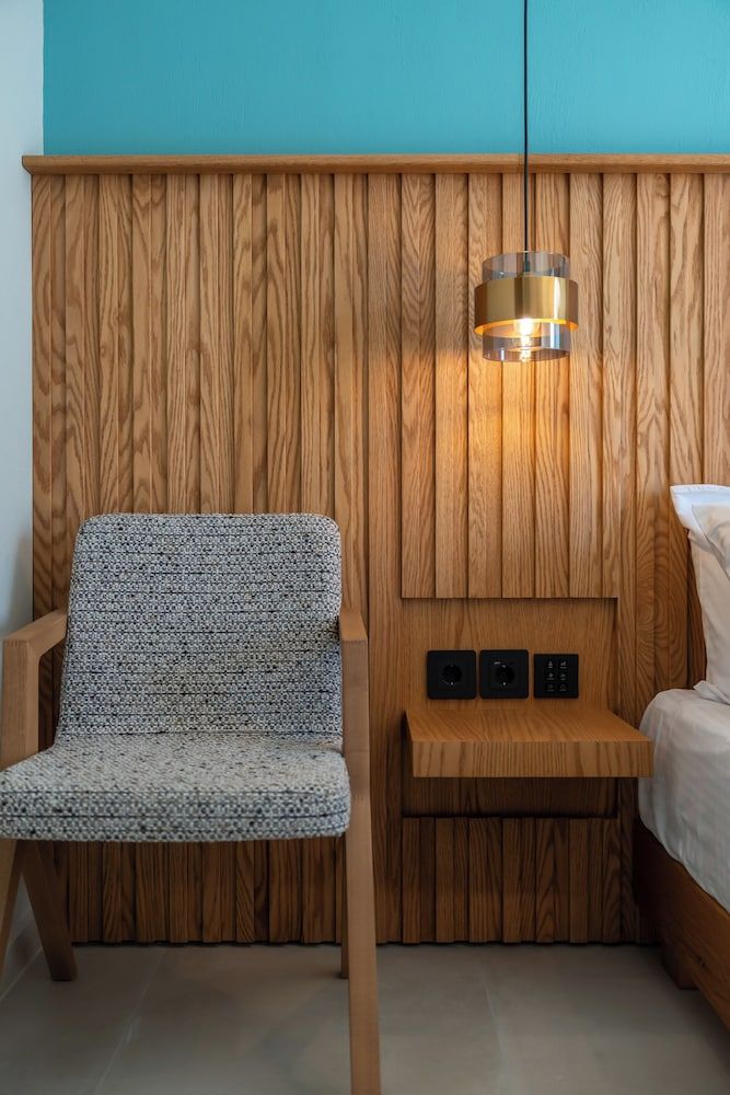 HP Family Suites Junior Room, 1 Queen Bed, Balcony, Partial Sea View 13