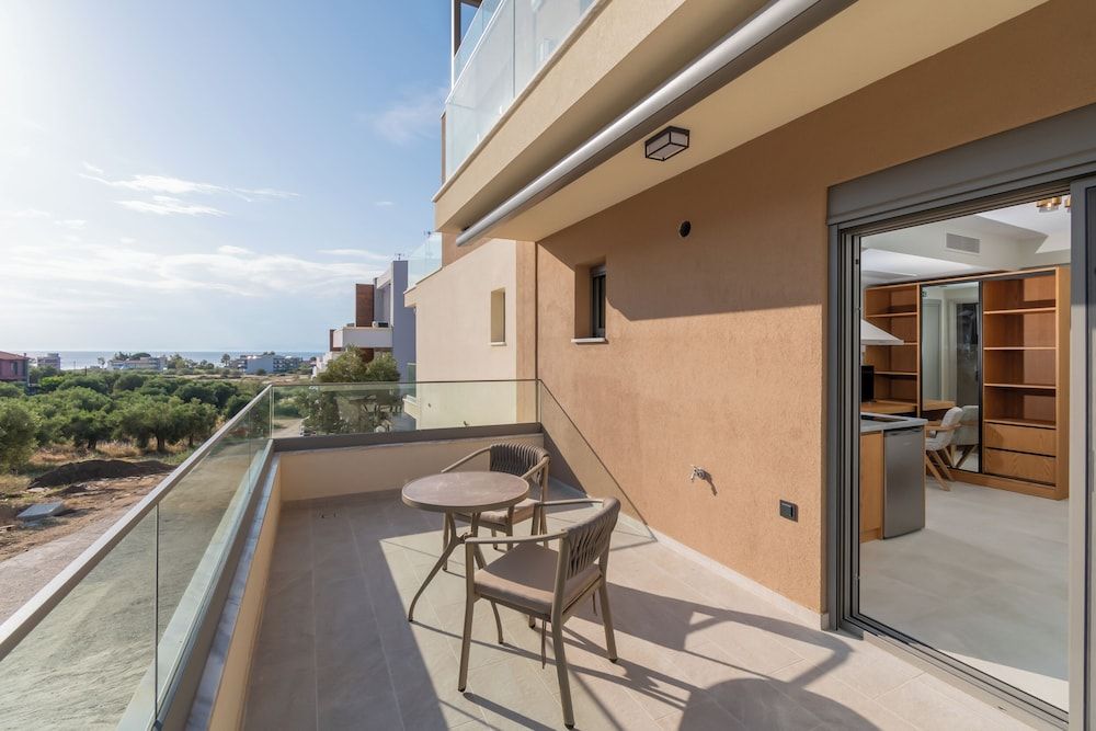 HP Family Suites Junior Room, 1 Queen Bed with Sofa bed, Balcony, Partial Sea View 9