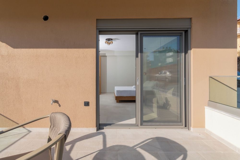 HP Family Suites Junior Room, 1 Queen Bed with Sofa bed, Balcony, Partial Sea View 7